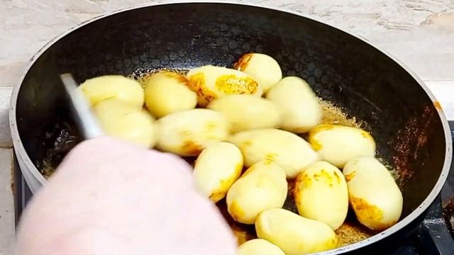 КАРТОФЕЛЬ ЖАРЕНЫЙ с ЧЕСНОКОМ, СЫРОМ и УКРОПОМ. смотреть онлайн