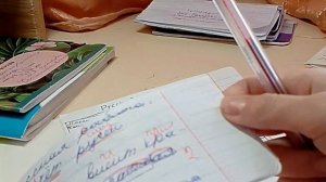 роль учителя проверка тетрадей по математике, русскому языку и английскому языку✅