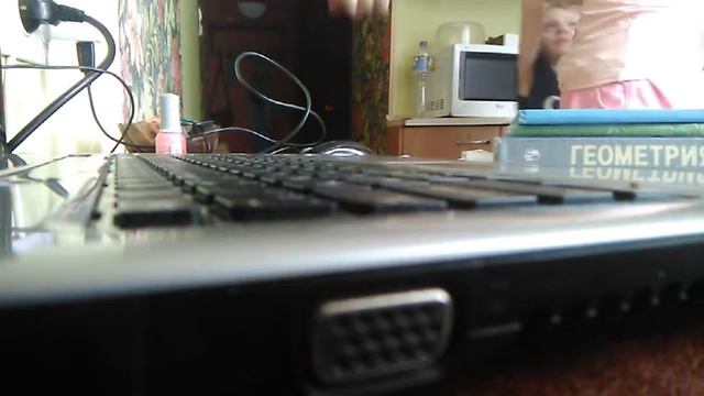 ПРАНК НАД СЕСТРОЙ залила её школьную тетрадь МЕНЯ ПОХВАЛИЛИ НА ШКОЛЬНОМ СОБРАНИИ смотреть онлайн