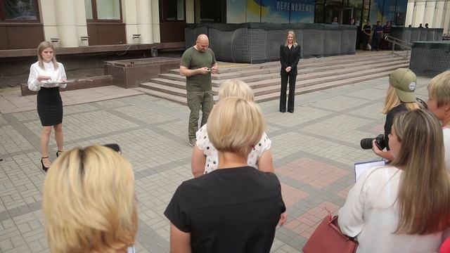 Франция передала Днепропетровщине школьные автобусы смотреть онлайн