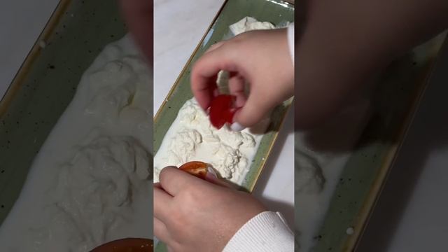 Чесночный хлеб с черри и бурратой😮💨 Читай рецепт в описании ❤️ смотреть онлайн