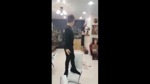 Внучек расказывает стихотворение, жгет
