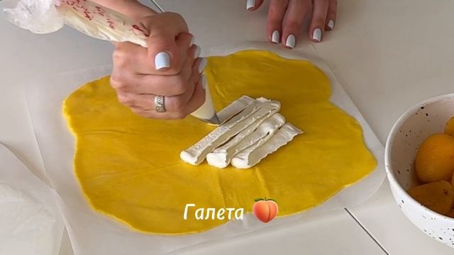 Самый летний десерт! Галета с абрикосами и творожным кремом 🍑 Рецепт в описании смотреть онлайн