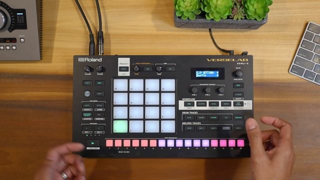 Roland Verselab MV-1 - First Beat & Tutorial смотреть онлайн