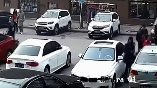 Осторожно! Женщины за рулём!