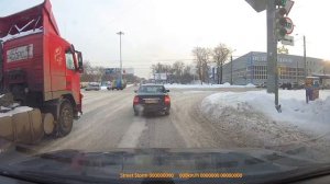 Фура шлифует... даже на зубастой резине :)