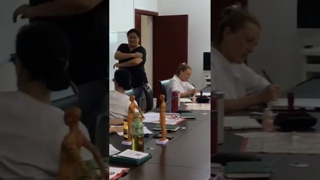 Приёмы Китайского Массажа Туйна в теории и практике с доктором У, постановка рук, лечим остеохондро