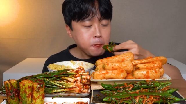 아내표 집밥🍚 갓담근 파김치 오이김치 총각김치 고추소박이 간장계란밥 요리 먹방 Korean Kimchi ASMR MUKBANG REAL SOUND EATING SHOW смотреть онлайн