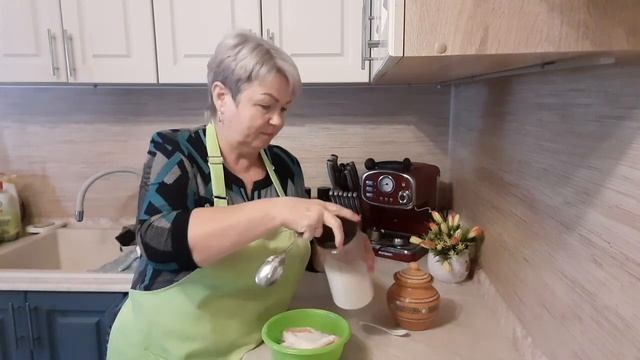 ПОВОЗИЛАСЬ НА ГРЯДКЕ,ПРИГОТОВИЛА РИСОВУЮ КАШУ РАЗМАЗНЮ И ЗАСОЛИЛА БРЮШКИ СЕМГИ. смотреть онлайн