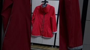 Купила ветровку.