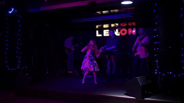 Анжелика Краева - Улыбайся (Вокальная студия "Триумф") смотреть онлайн