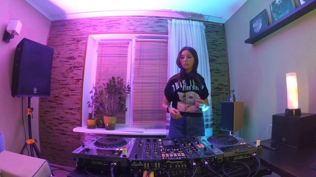DJ Room ZP . Anastasia Tataurova . Обучение диджеингу в Запорожье . DJ курсы #djrm #djroomzp смотреть онлайн
