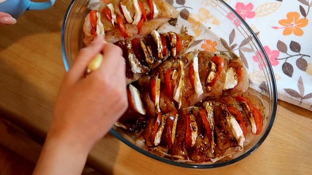 ГОТОВИМ И БОЛТАЕМ! Рецепт Курицы КАПРЕЗЕ / Новости из жизни смотреть онлайн