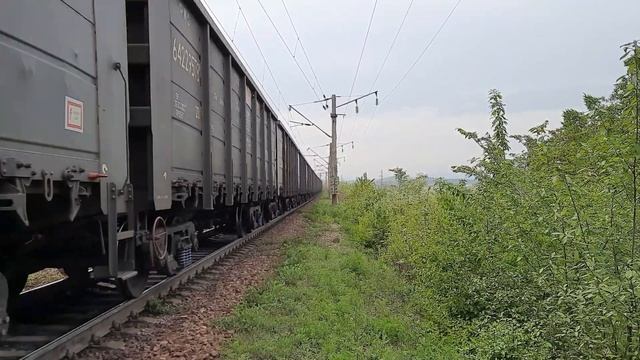 Электровоз 3ЭС5К-201 "Ермак" с грузовым поездом. смотреть онлайн