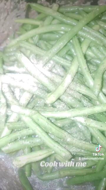 Neck bones, potatoes & fresh green beans. Made with smoked turkey necks. #cooking #viralvideo #food смотреть онлайн