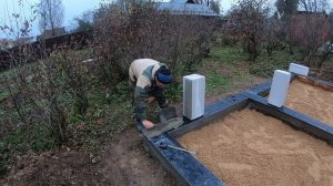 ПЫТАЮСЬ ПОСТРОИТЬ БАНЮ за 200т.рЧасть 2:Угловые блоки/Первый ряд/Баня своими руками!