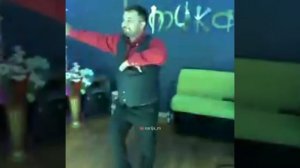 Поёт тамада Магомедрасул