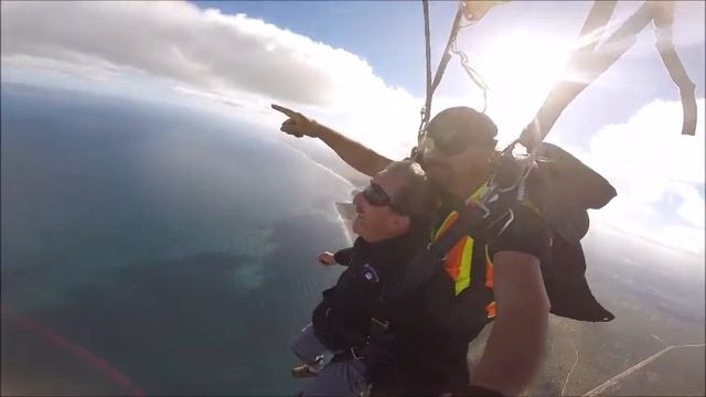 My first tandem skydive! смотреть онлайн