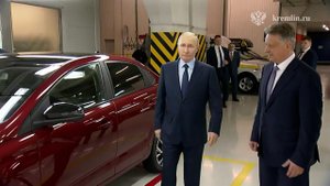 Путин прибыл с рабочим визитом в Тольятти