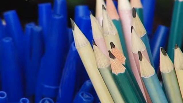 Введение обязательной школьной формы не уменьшило продажу одежды на школьных ярмарках ... смотреть онлайн