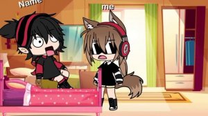 два банана,гитара,воды,четыре стакана,пакет сезона товара,ещё какая-то тара,шампуни из в