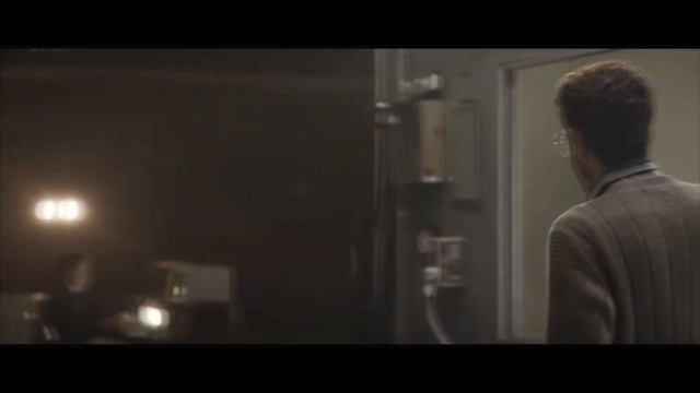 Мужчина понял, что напечатанный им черный круг может перенести его в другую вселенную смотреть онлайн