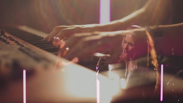 VIDEOGAMES #2 KIRA KABIROVA - SING TO THE MOON (LAURA MVULA COVER)