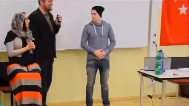 Немой русский парень принимает Ислам на языке немых! смотреть онлайн