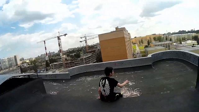 Школьник с другом сделали крутой залаз!!! смотреть онлайн