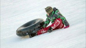 Девятилетний мальчик сломал позвоночник, катаясь на ватрушке в Сибири