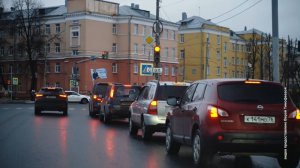 В 42-й школе Ярославля учителя музыки поздравили автопробегом