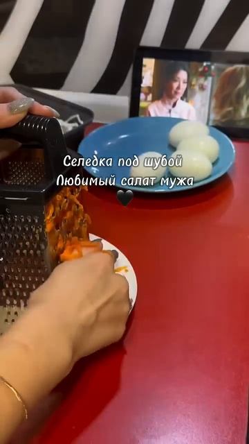 Селедка под шубой #селедкаподшубой #салат #рецепты #shortvideo #shorts #short #готовимдома #еда