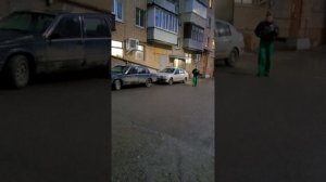 28.01.2025 Продолжение неконтролируемого хождения в 1 подъезд
