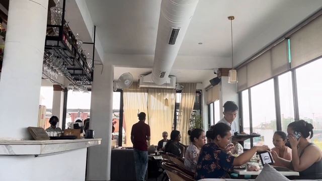 Dolma Since1984, MOST BEAUTIFUL CAFE OF MAJNU KA TILA 😍SIGNATURE BRIDGE VIEW| ROOFTOP | BEST FOOD 😋
