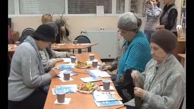 Губернаторский проект помогает пожилым людям сориентироваться в современной жизни смотреть онлайн
