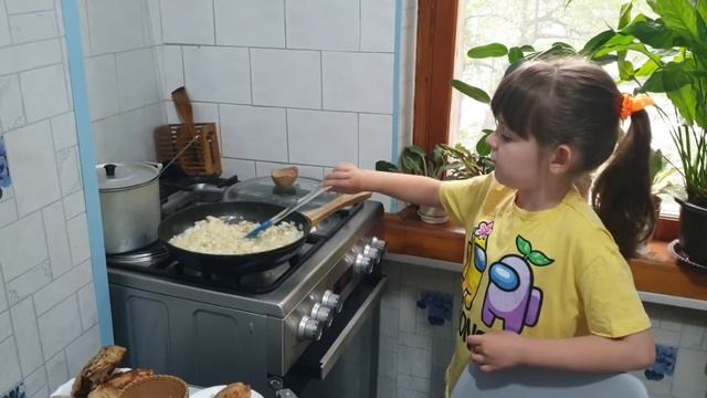 Курица в сметанном соусе. Готовим с Вероникой.