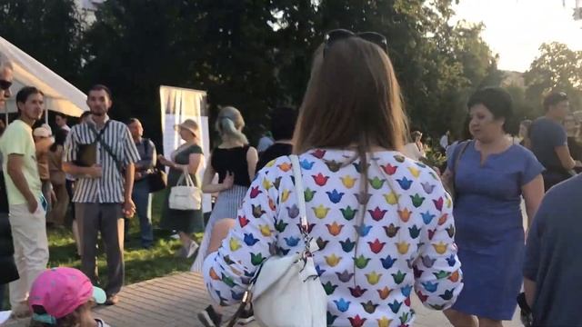 100 һәм 1 таныш: ач журналистлар, гарәп егетләре, женихлар исемлеге, тарак урлаган малай смотреть онлайн