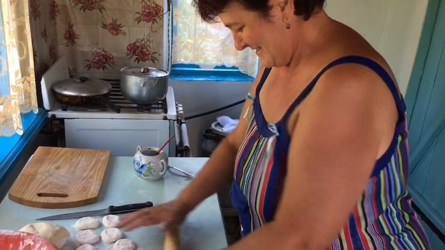 ВАРЕНИКИ С ВИШНЕЙ ОТ МАМЫ смотреть онлайн