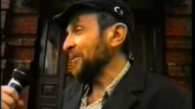 Коренной харьковчанин об УКРАИНСКОМ ЯЗЫКЕ на улице ГОНЧАРОВСКОЙ. Харьков 22 мая 1996 год. смотреть онлайн