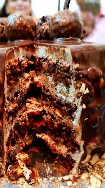 Ferrero Rocher Cake... #Shorts смотреть онлайн