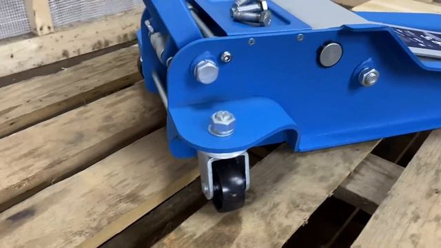 Подкатной низкопрофильный домкрат ES-3113 бренда EQFS