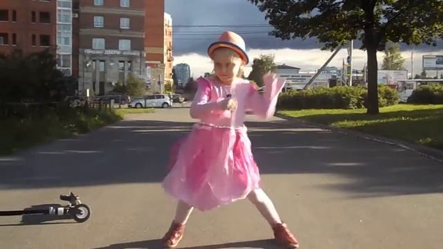 Это потому, что я занимаюсь хореографией :) смотреть онлайн