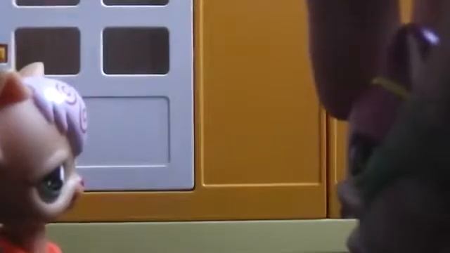 LPS: ッ У нас на районе... ッ 1 сезон 3 серия. Почему я?!... смотреть онлайн