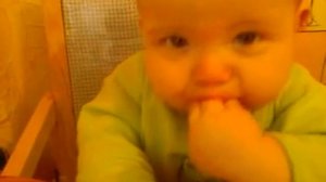 малыш говорит на своем языке