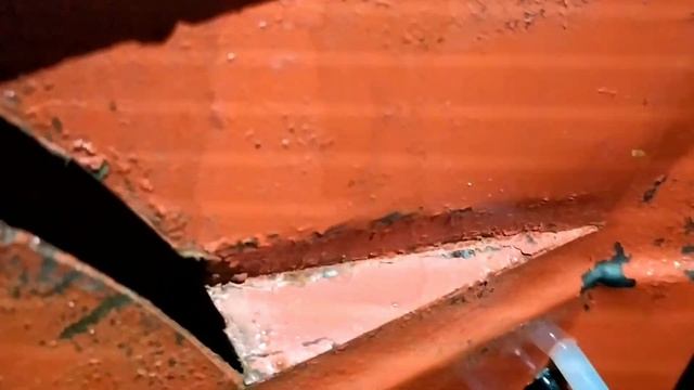 Пробую убрать вмятины с помощью клеевых стержней.