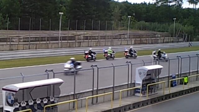 От таких гаишников я бы удирать не стал! смотреть онлайн