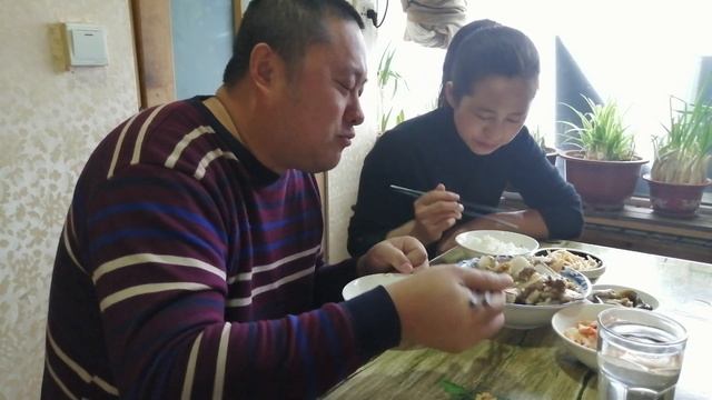 1碗醬蒸肥肉，農村大哥早上的伙食，配上蒜茄子大口吃，太下飯了！ 【農村大哥寒冰】 смотреть онлайн