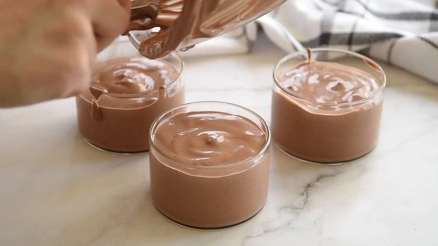Как приготовить шоколадный десерт в стаканчиках🍓🍫