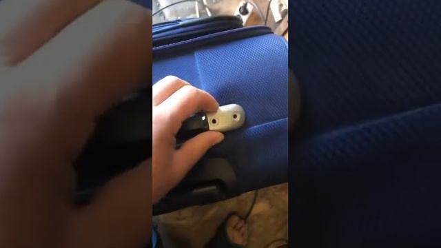 Заміна ручки на валізі смотреть онлайн