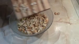 Салат из фасоли, грибов и кукурузы.